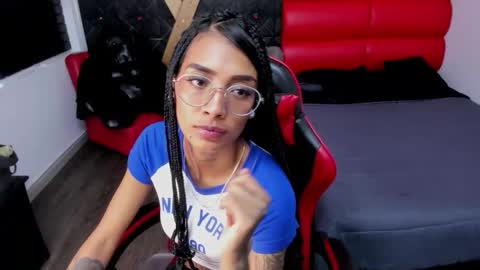 karlaslutskinny__ online show from May 16, 12:02 am