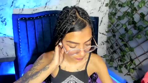 karlaslutskinny__ online show from May 20, 9:23 pm