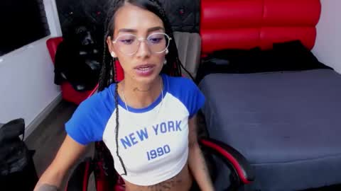 karlaslutskinny__ online show from May 15, 11:29 pm