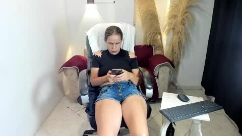 KARLYE online show from May 8, 2:04 am