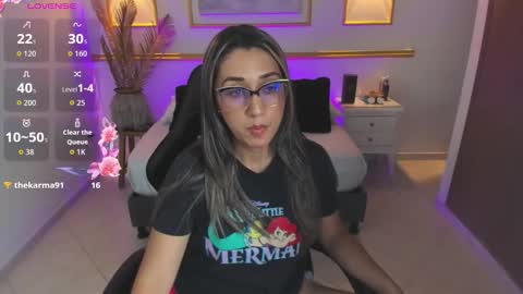 karlyy_ online show from December 19, 7:28 pm