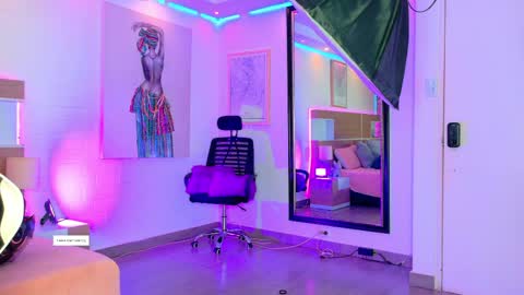 KAROL SCOTT online show from May 18, 7:53 pm
