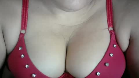 karolbb online show from March 12, 11:09 am
