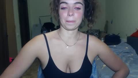 Snapshot of karolinasweet chatting on December 21, 4:03 pm Mila online show from December 21, 4:03 pm