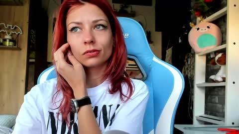 karoline121 online show from May 15, 4:16 am