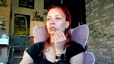 karoline121 online show from May 18, 4:40 am