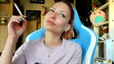 karoline121 online show from May 5, 4:37 am