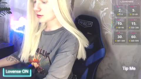 Caroline Fox online show from April 3, 9:40 am