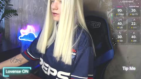 Caroline Fox online show from April 9, 9:15 am