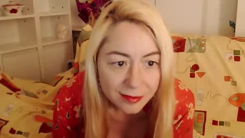 karolynesyera online show from November 24, 11:51 pm