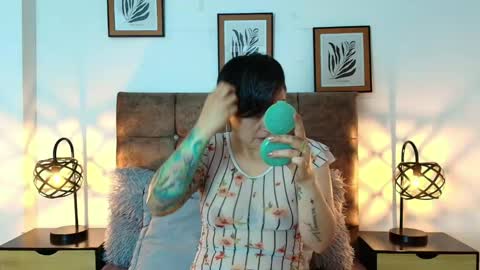 kat paradisse online show from May 7, 11:58 am