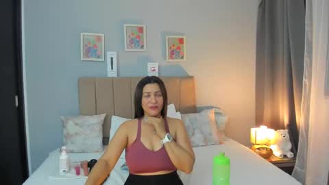 Snapshot of kataleyarios01 chatting on September 12, 12:44 am kataleyarios01 online show from September 12, 12:44 am