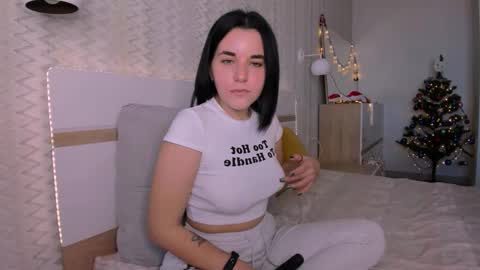 Snapshot of kate_ree_ chatting on January 4, 9:21 am KATE online show from January 4, 9:21 am