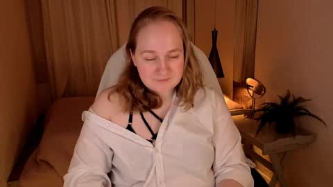 Kate   Follow me dear  online show from May 18, 1:39 pm