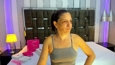 kate_roose online show from May 7, 8:45 pm