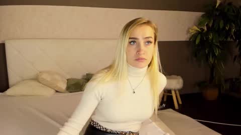 KateOwyns online show from December 2, 1:01 pm