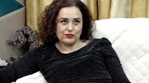 KateQueenston --  online show from May 3, 11:08 pm