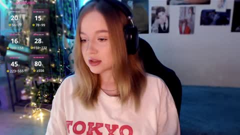 Snapshot of katerinaxvold chatting on December 24, 10:49 pm Lisa online show from December 24, 10:49 pm