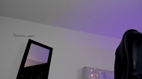 Snapshot of katestone_again chatting on December 5, 8:11 pm love meeee online show from December 5, 8:11 pm