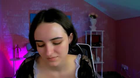 katewillows online show from March 6, 7:36 am