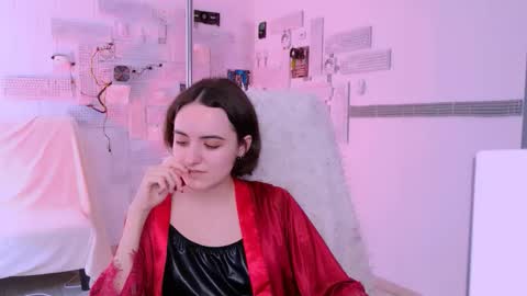 katewillows online show from February 18, 8:13 am