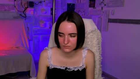 katewillows online show from April 8, 5:09 am