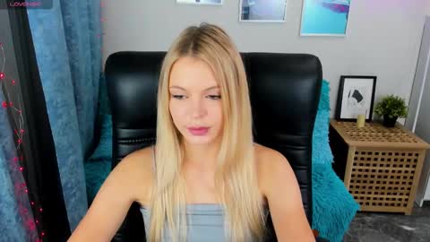Snapshot of katherineepierce chatting on September 25, 4:39 pm Katherine online show from September 25, 4:39 pm