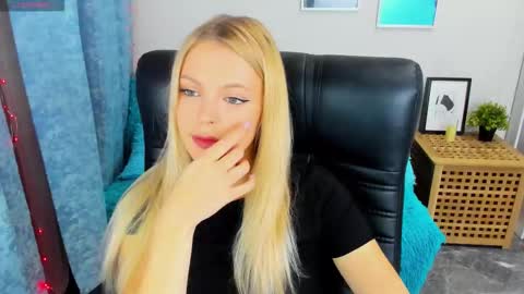 Snapshot of katherineepierce chatting on September 24, 4:28 pm Katherine online show from September 24, 4:28 pm