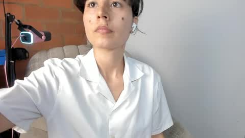 katia_12_ online show from May 12, 9:43 pm