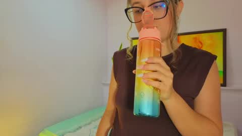 Khaterine online show from May 19, 1:51 pm