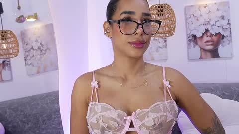 Katie online show from April 28, 11:03 am