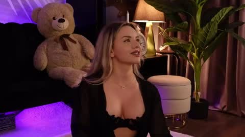 KatJolie online show from May 25, 8:19 pm