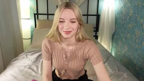 Snapshot of katt_yy chatting on October 3, 5:45 am katt_yy online show from October 3, 5:45 am
