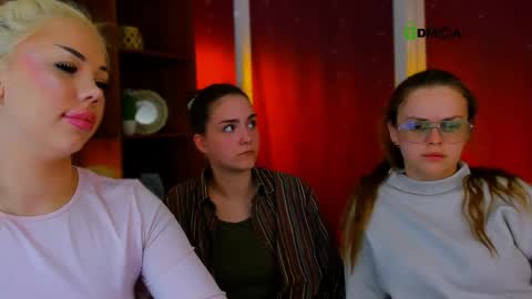 Kat online show from March 27, 7:32 am