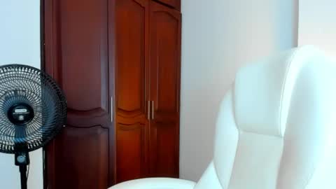 KATYAJHONSS online show from May 21, 11:35 pm