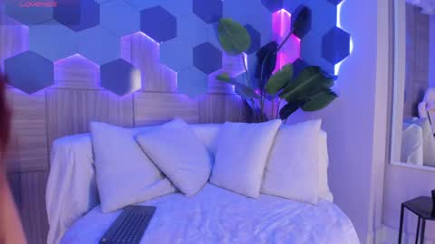    online show from April 7, 7:49 pm