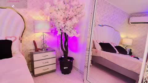 katyjackson online show from May 15, 5:48 pm