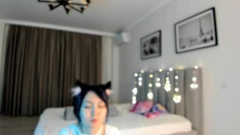 mai online show from February 11, 3:02 pm