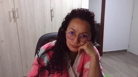  Khawit  online show from December 20, 11:10 am