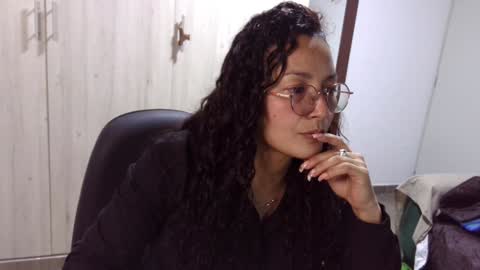  Khawit  online show from January 1, 3:13 am