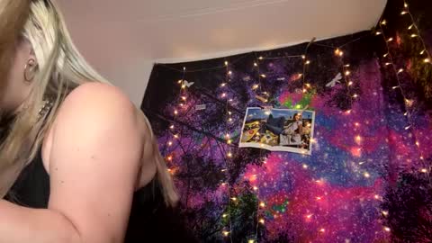 kay_la online show from October 8, 11:03 am