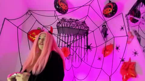 kaylahank online show from October 30, 11:55 am