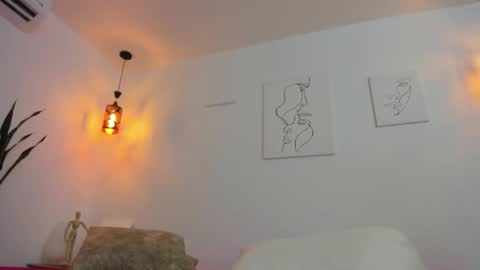      K A Y L A      online show from October 31, 1:15 pm