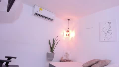      K A Y L A      online show from November 11, 7:11 pm