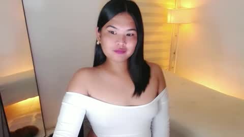 Y O U R        F U T U R E       K A Y L E E  online show from February 20, 7:01 am