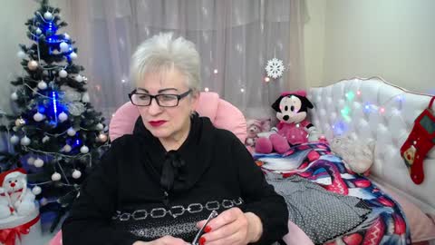 kaylesmoll online show from December 26, 5:15 am