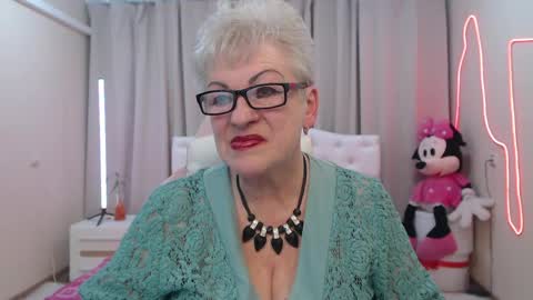 kaylesmoll online show from May 13, 6:57 pm