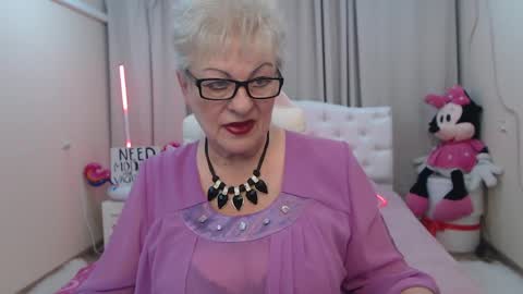 kaylesmoll online show from May 26, 6:51 pm
