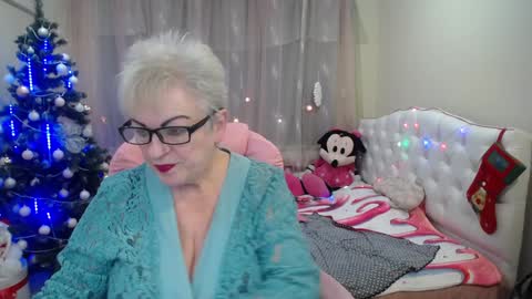 kaylesmoll online show from December 22, 5:34 am