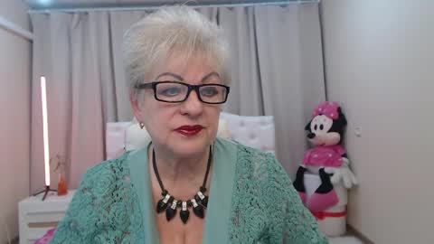 kaylesmoll online show from May 9, 6:43 pm